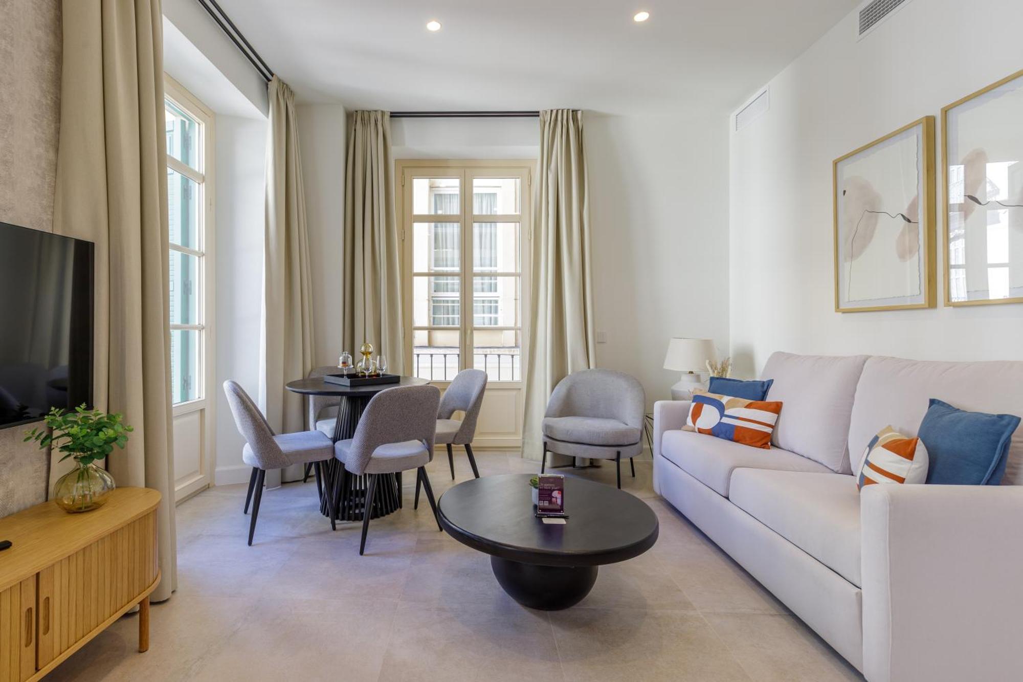Plaza Del Siglo Suites & Boutique Apartments By Caleta Homes Malaga Exterior photo